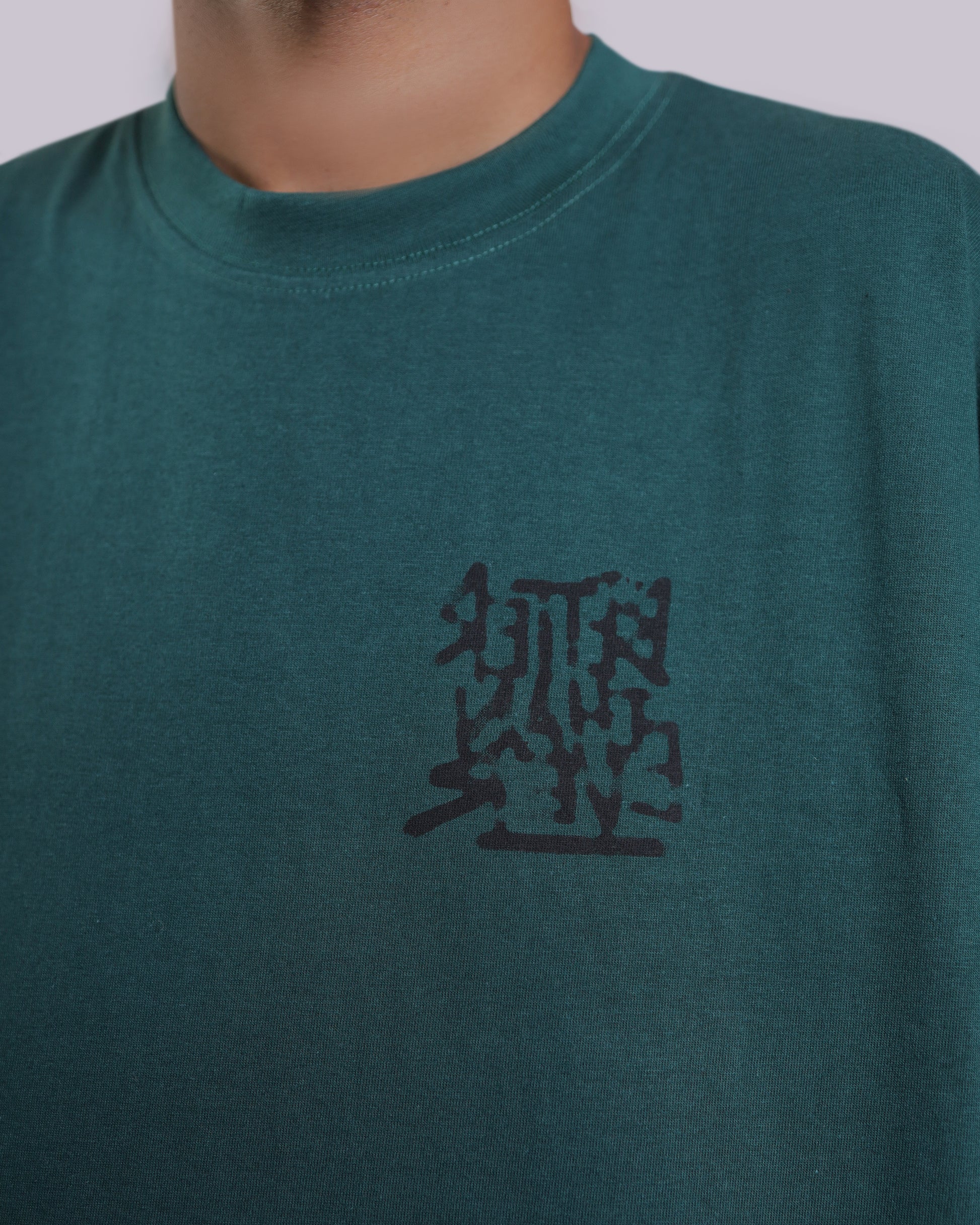 OVERSIZED GRAPHIC TEE
